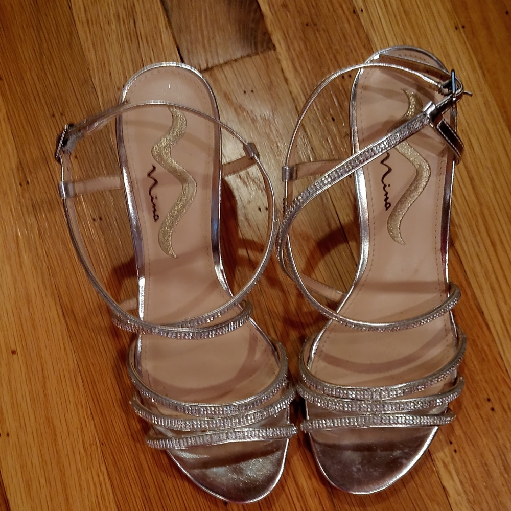 Nina Silver Neona Embellished Wedge Strappy sandal sz 7